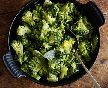 Broccoli with Garlic, Olive Oil & Parmesan